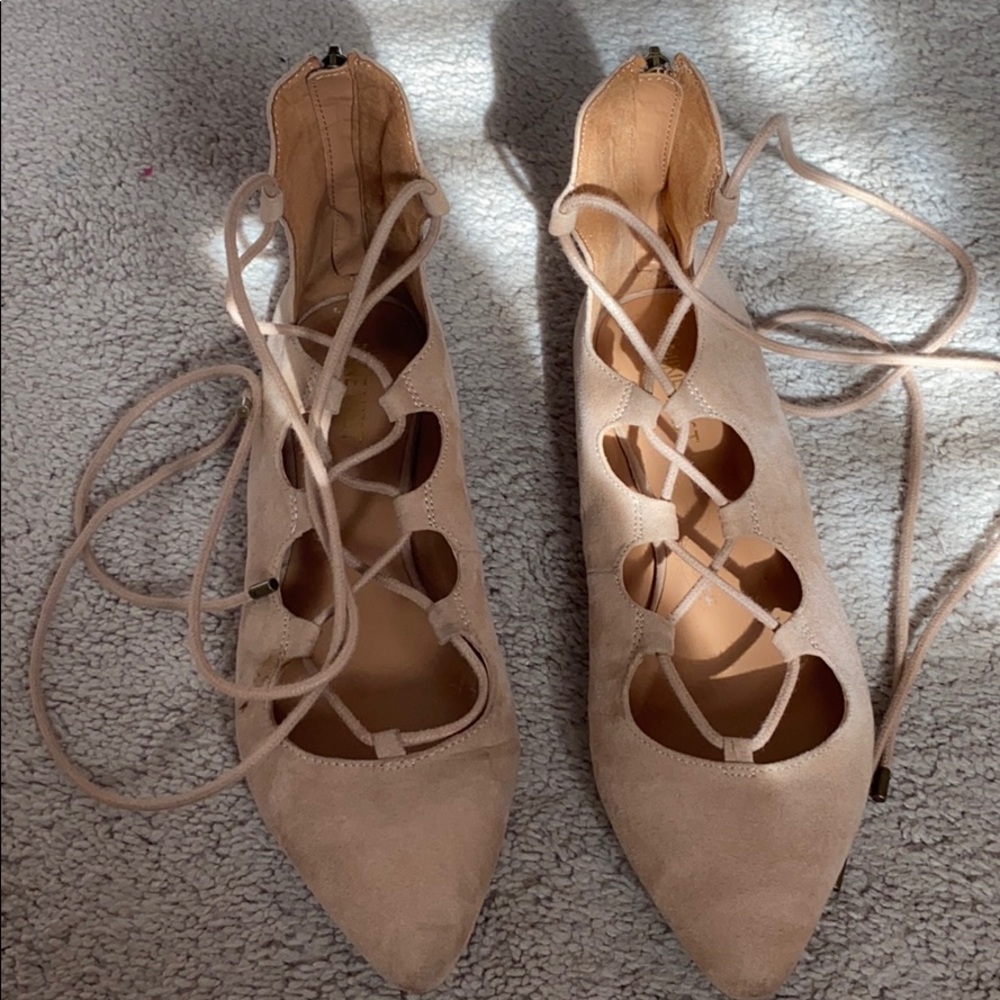 Nine West tan flats closed toe lace up